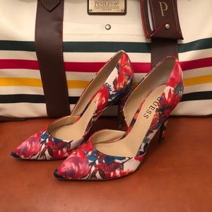 Guess Floral Heels NWOT
